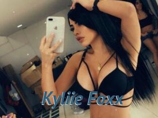 Kyliie_Foxx