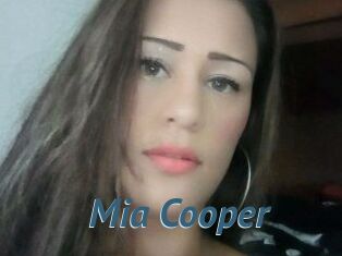 Mia_Cooper