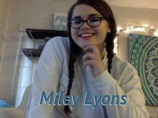 Miley_Lyons