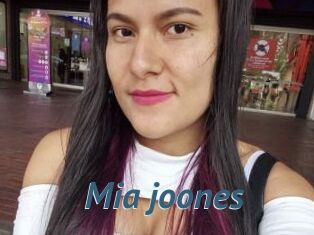 Mia_joones