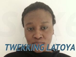 TWEKKING_LATOYA